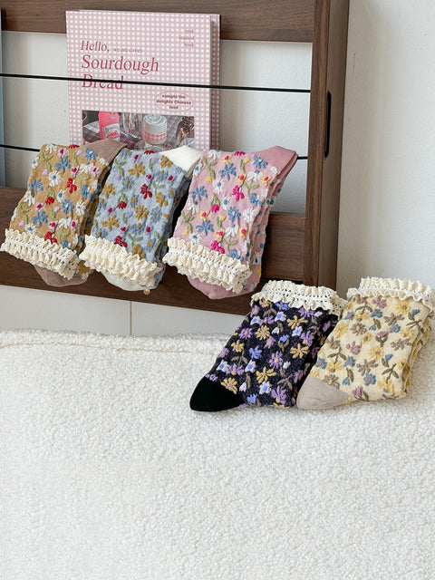 Women Arsy Floral Lace Cotton Socks