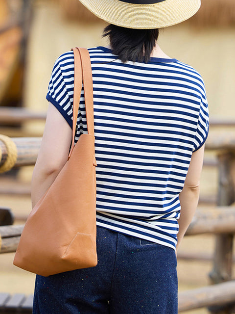 Camisa feminina casual listrada com decote redondo e manga curta